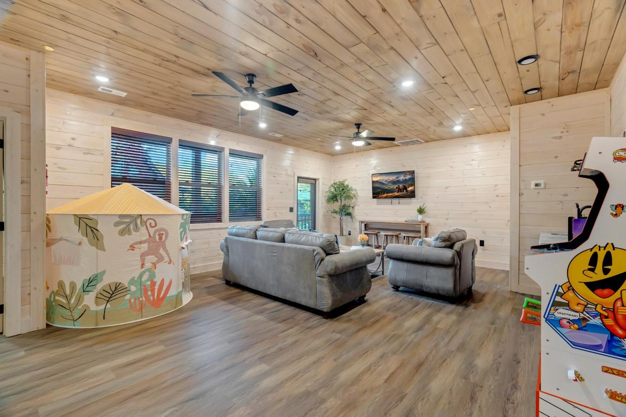 New Luxury Cabin With Indoor Pool, Hot Tub, & Theater Villa Pigeon Forge Dış mekan fotoğraf