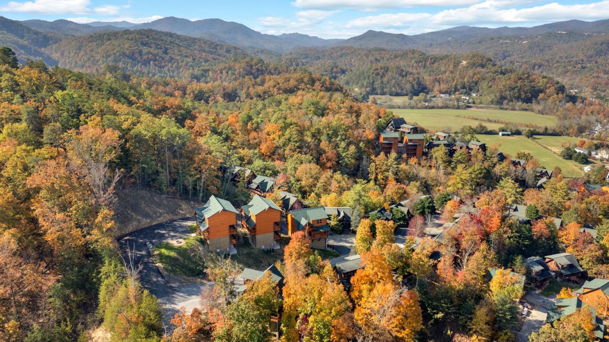 New Luxury Cabin With Indoor Pool, Hot Tub, & Theater Villa Pigeon Forge Dış mekan fotoğraf